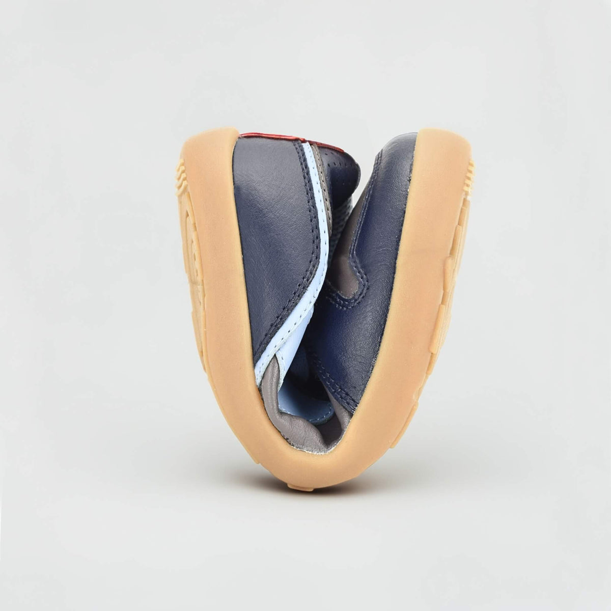 Cooper Grey Trainer - flexed